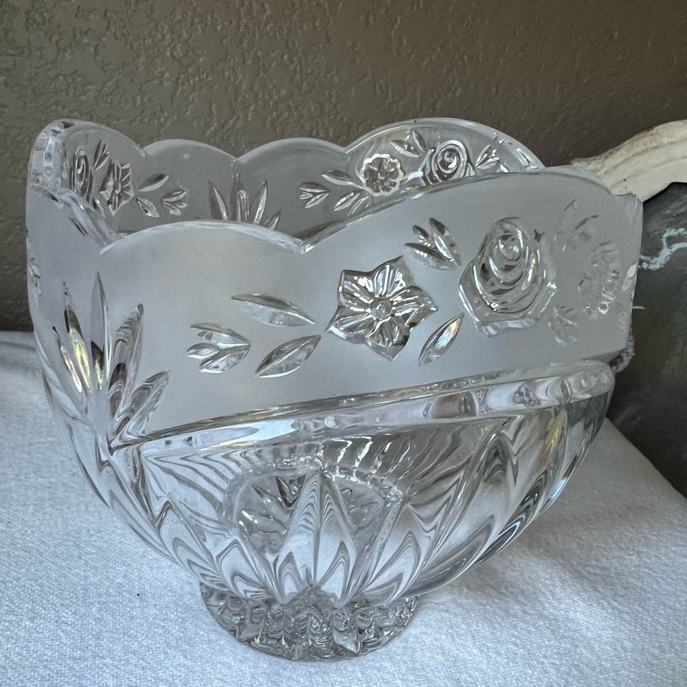Oneida Southern Garden Crystal Potpourri/Candy Bowl, lead crystal - Picture 8 of 8